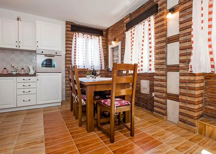 Πανσιόν Ancient Stone 4*