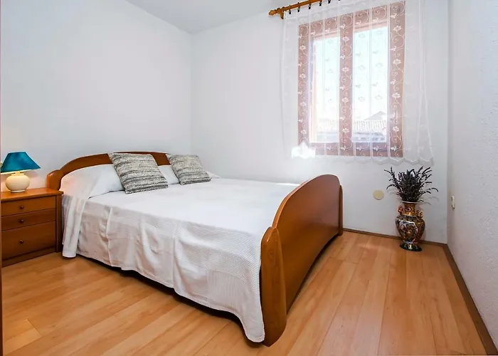 Ancient Stone Πανσιόν Ρόβινι