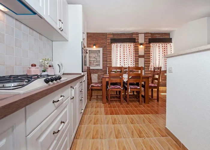 Πανσιόν Ancient Stone 4*