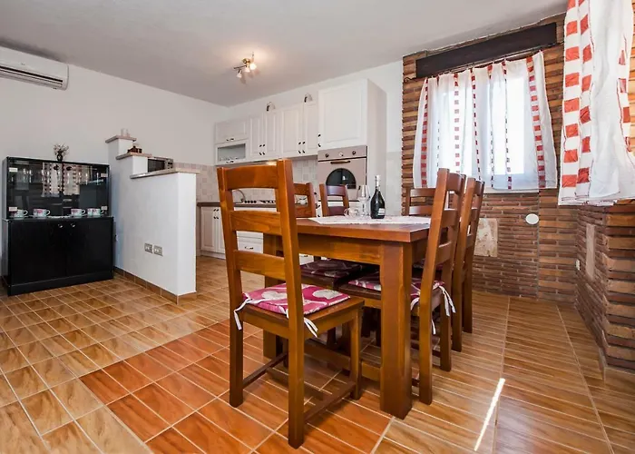 Ancient Stone Πανσιόν 4*