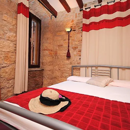 Ancient Stone 4* רוביני