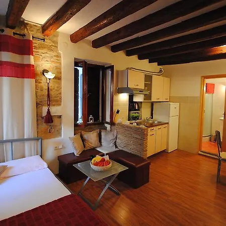 Ancient Stone רוביני