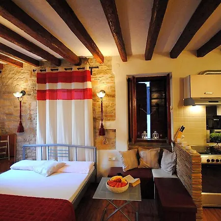 Ancient Stone בית הארחה 4*