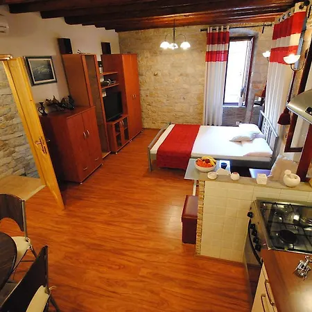 Ancient Stone 4* רוביני