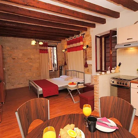 Ancient Stone רוביני