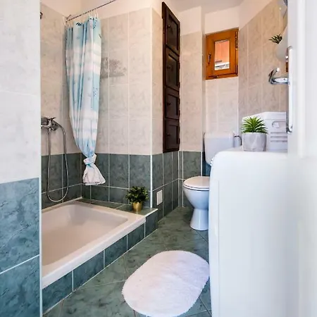 Ancient Stone 4* רוביני