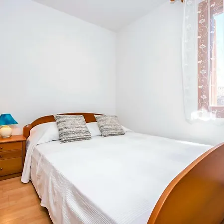 Ancient Stone בית הארחה