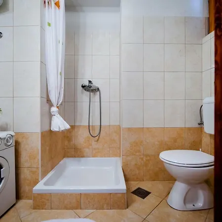 Ancient Stone בית הארחה רוביני