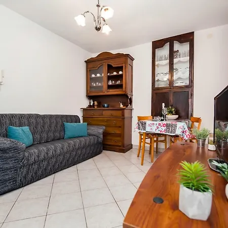 Ancient Stone בית הארחה