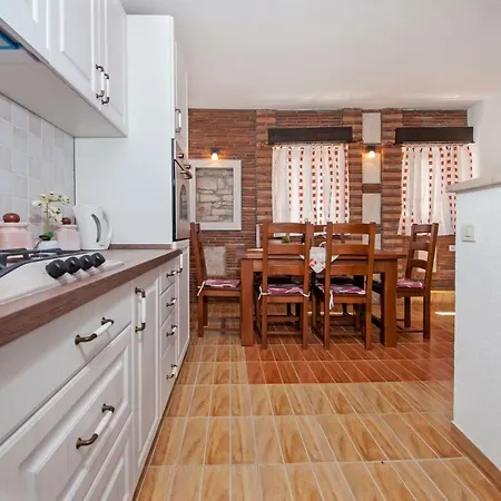 בית הארחה Ancient Stone 4*