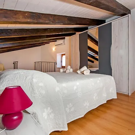 בית הארחה Ancient Stone 4*