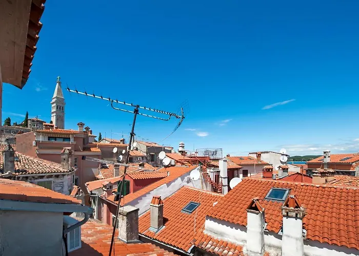 Ancient Stone Pensión 4*